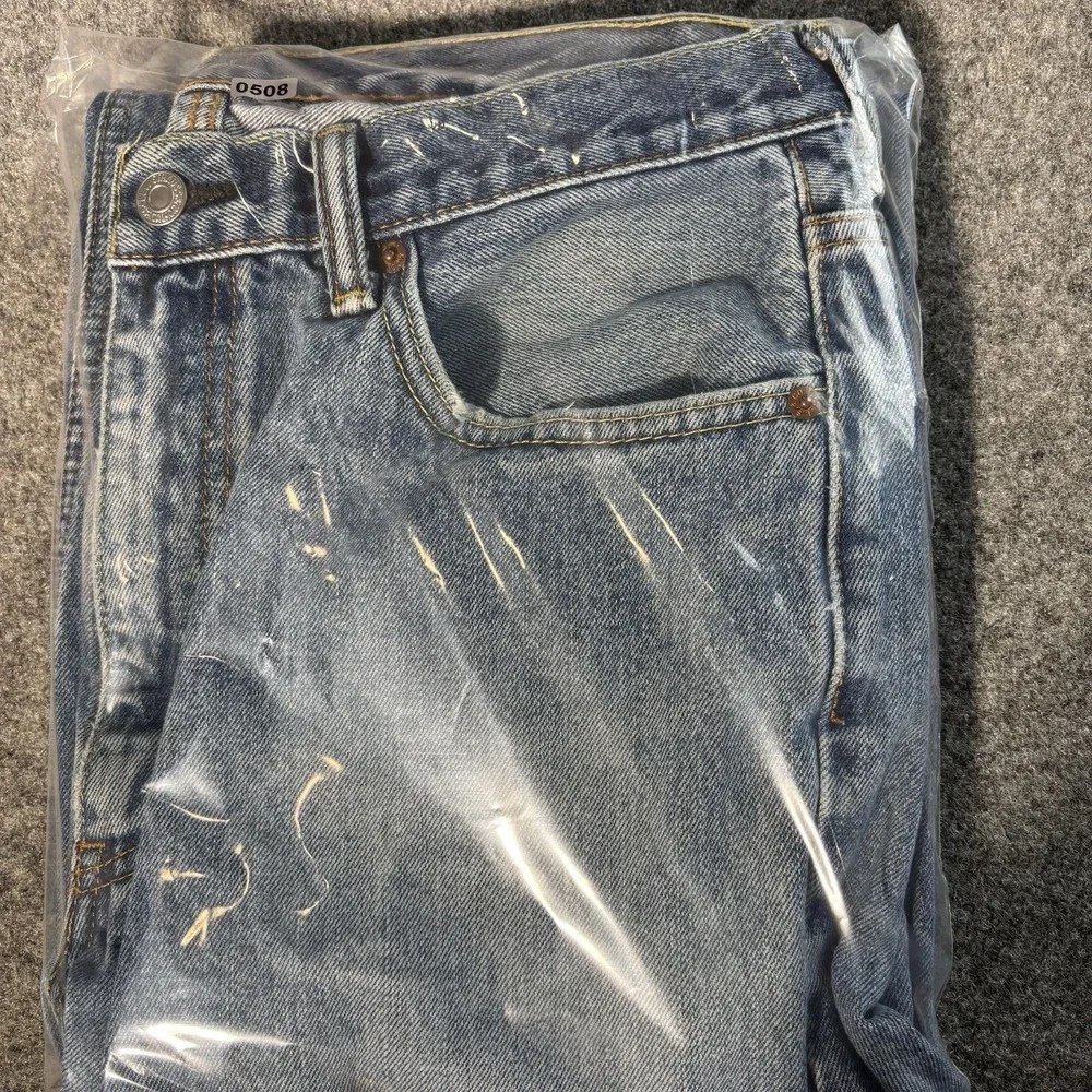 Levis tag size